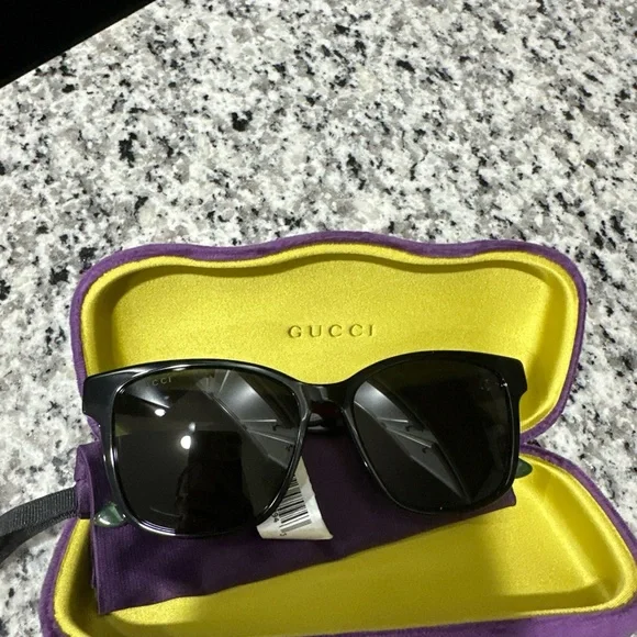 Gucci Black Sunglasses with Purple Case display picture 2